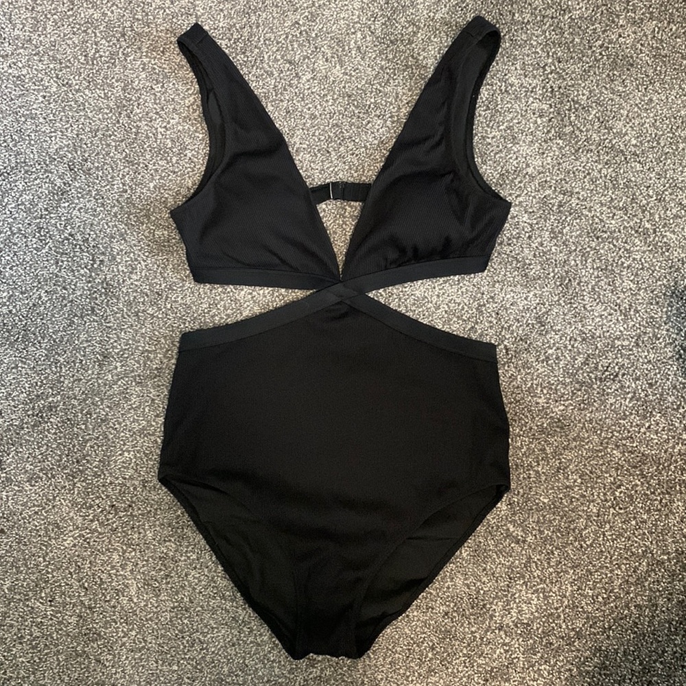NWOT Aerie cutout one piece swimsuit